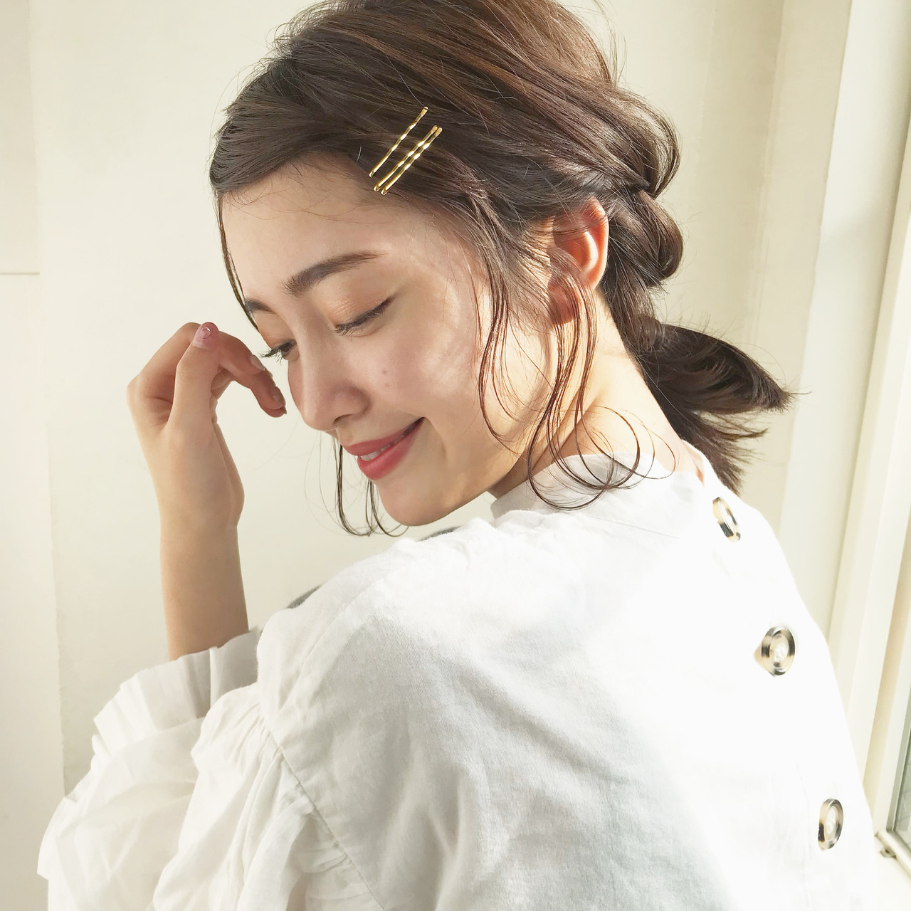 伸ばしかけの前髪はこんなアレンジで レングス ヘアアクセ まとめ髪別の簡単前髪アレンジ術 Feeche フィーチェ