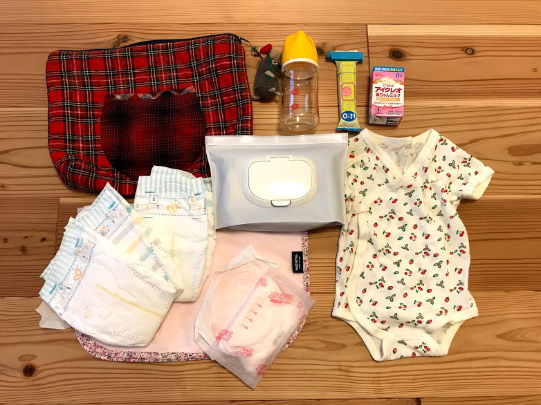 赤ちゃんとのお出かけに必要な持ち物とは？暑い・寒い時期にあると便利なアイテムも解説